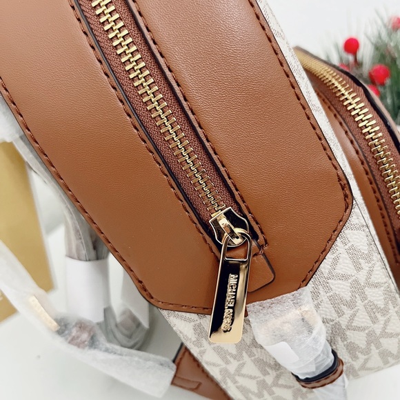 Michael Kors Jaycee XS Convertible Zip Pocket Backpack - Picture 3 of 9